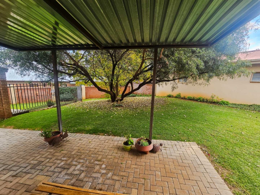 2 Bedroom Property for Sale in Langenhovenpark Free State
